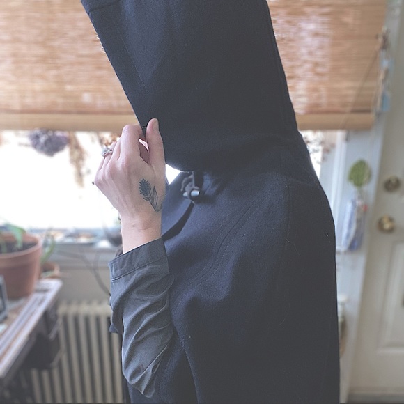 Recycled wool capelet. Size M. American Eagle Outfitters. - Picture 4 of 5